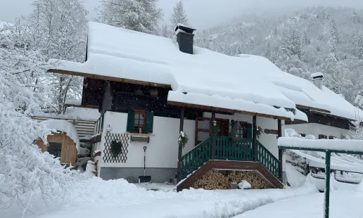 Werkstatt'l von aussen im Winter